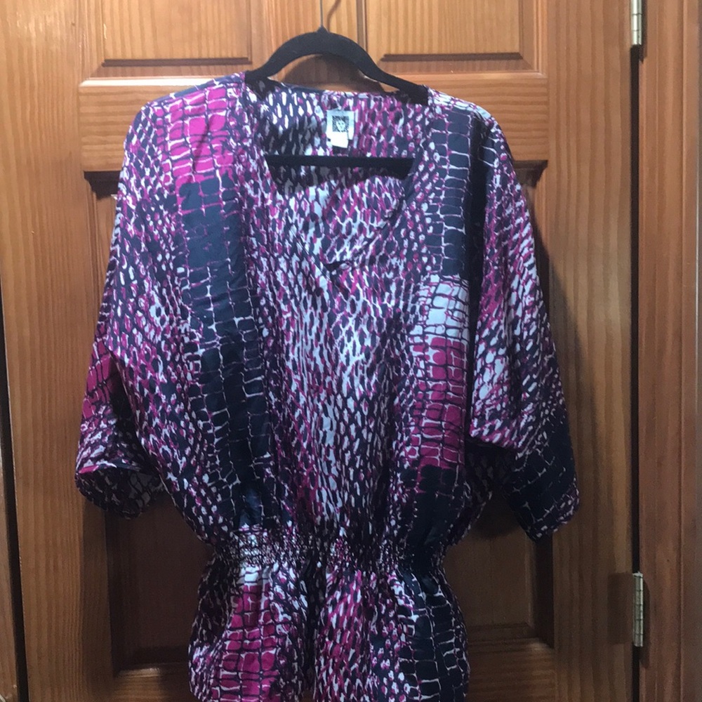 Anne Klein blouse. New size Large.